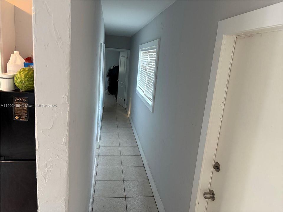 For Sale: $297,000 (2 beds, 1 baths, 630 Square Feet)