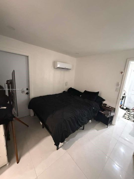 For Rent: $1,800 (1 beds, 1 baths, 1888 Square Feet)