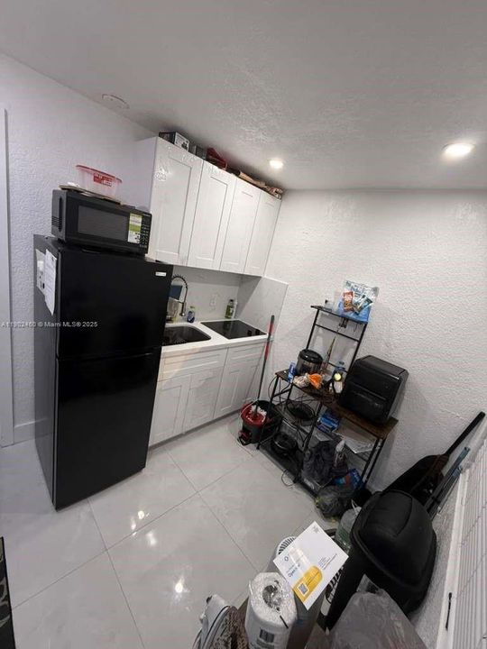 For Rent: $1,800 (1 beds, 1 baths, 1888 Square Feet)