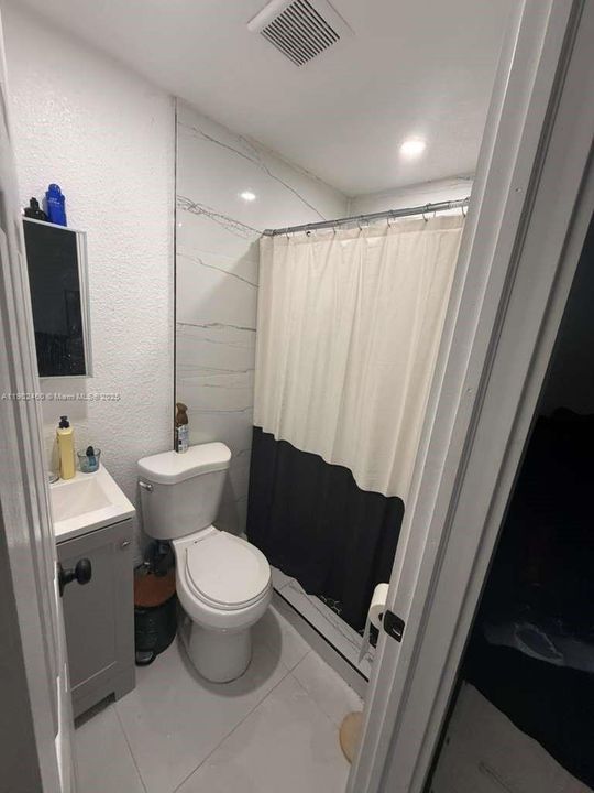 For Rent: $1,800 (1 beds, 1 baths, 1888 Square Feet)