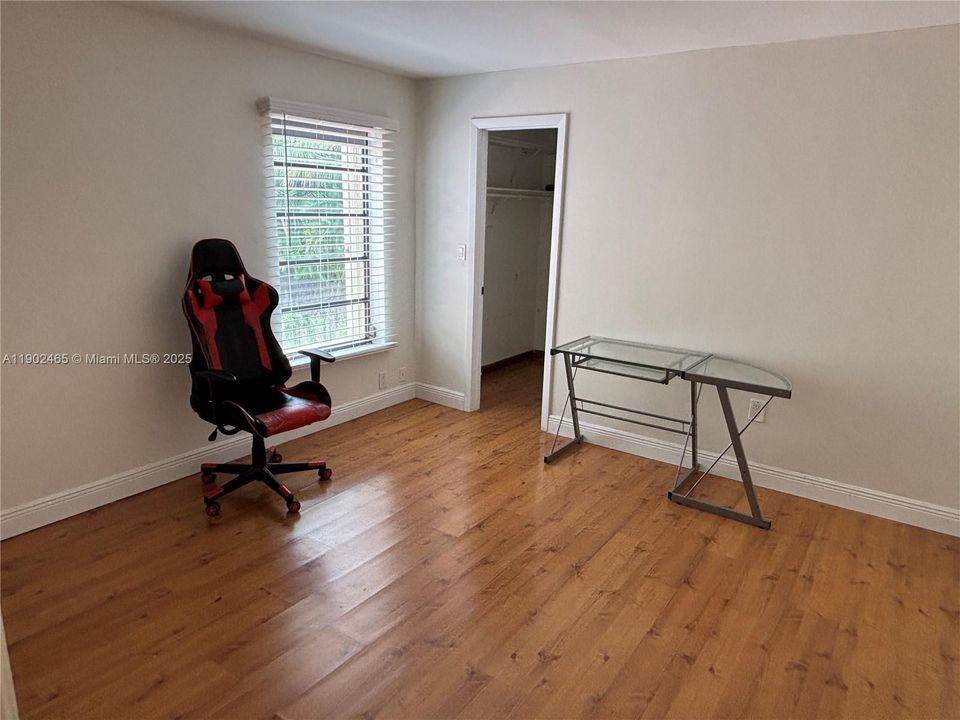 For Rent: $3,400 (3 beds, 3 baths, 1952 Square Feet)