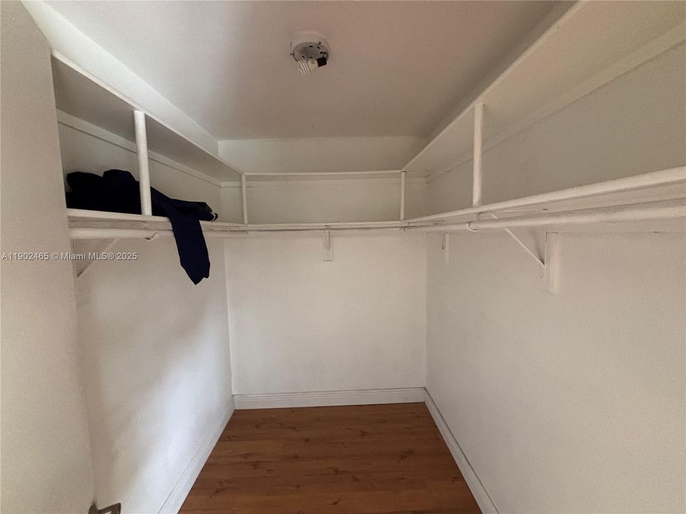 For Rent: $3,400 (3 beds, 3 baths, 1952 Square Feet)