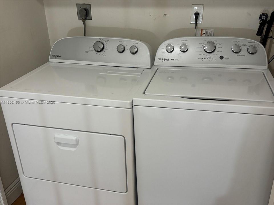 For Rent: $3,400 (3 beds, 3 baths, 1952 Square Feet)