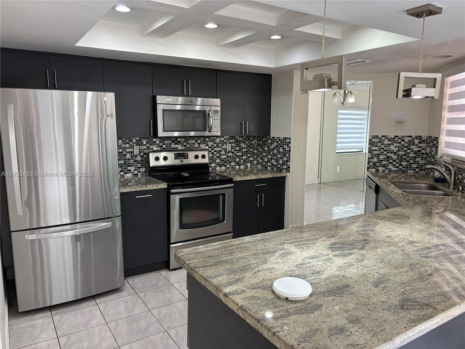 For Rent: $3,400 (3 beds, 3 baths, 1952 Square Feet)