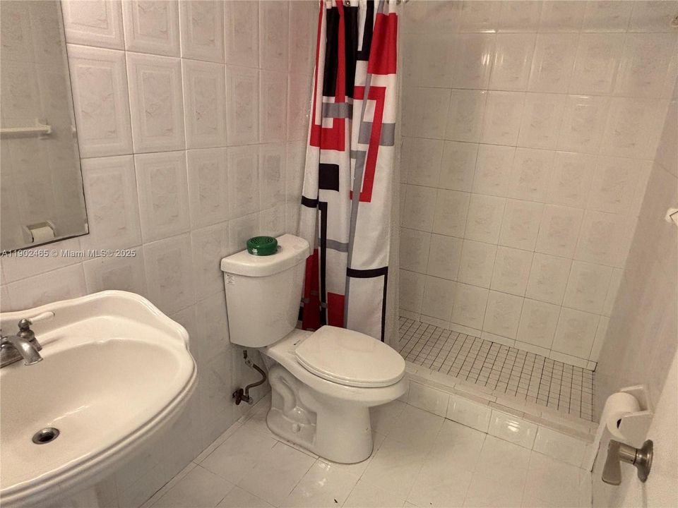 For Rent: $3,400 (3 beds, 3 baths, 1952 Square Feet)