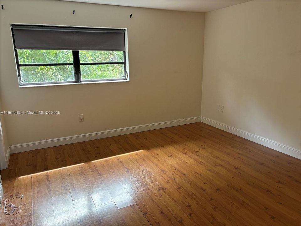 For Rent: $3,400 (3 beds, 3 baths, 1952 Square Feet)