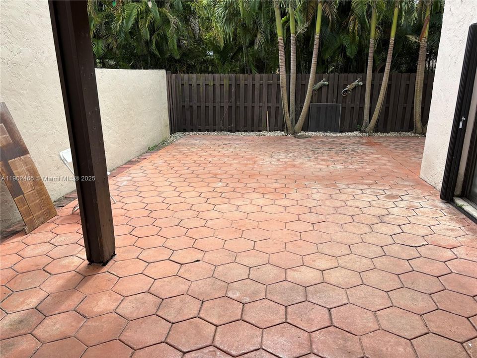 For Rent: $3,400 (3 beds, 3 baths, 1952 Square Feet)