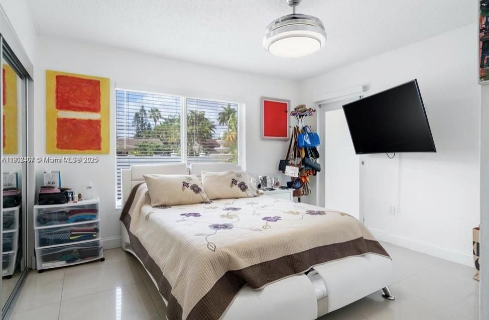 En Venta: $1,950,000 (5 camas, 3 baños, 4909 Pies cuadrados)