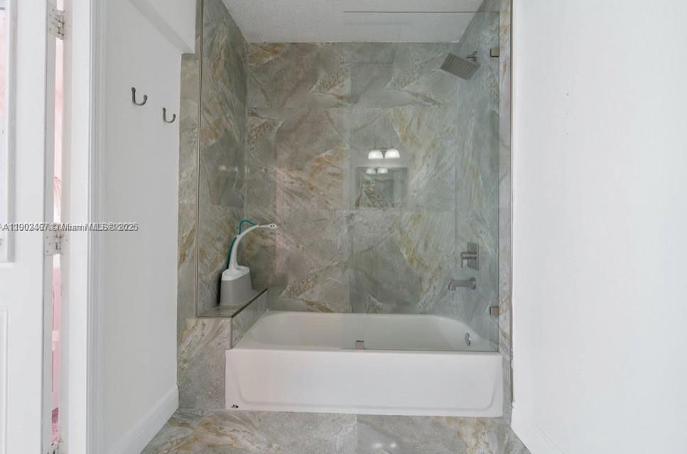 En Venta: $1,950,000 (5 camas, 3 baños, 4909 Pies cuadrados)