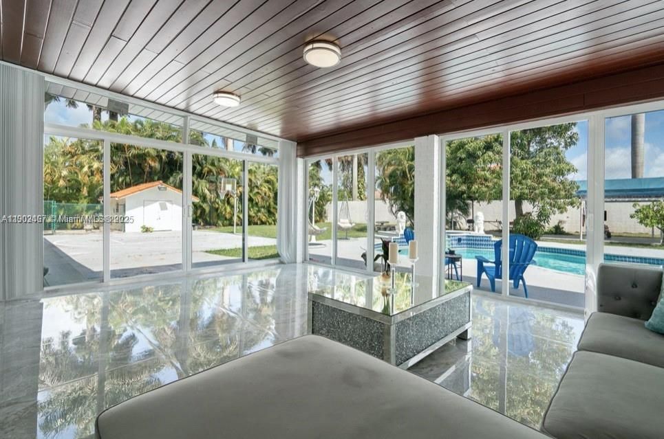 En Venta: $1,950,000 (5 camas, 3 baños, 4909 Pies cuadrados)