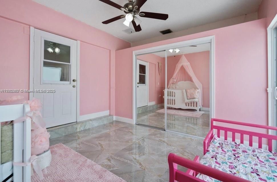 En Venta: $1,950,000 (5 camas, 3 baños, 4909 Pies cuadrados)