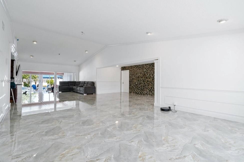 En Venta: $1,950,000 (5 camas, 3 baños, 4909 Pies cuadrados)