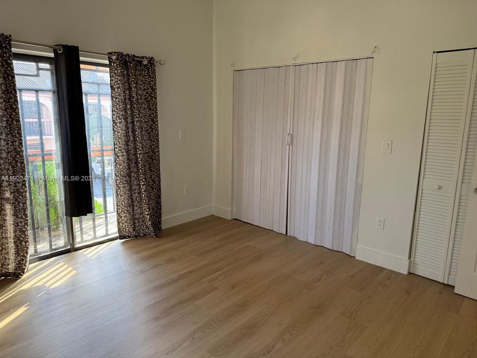 Active With Contract: $2,450 (3 beds, 2 baths, 1025 Square Feet)