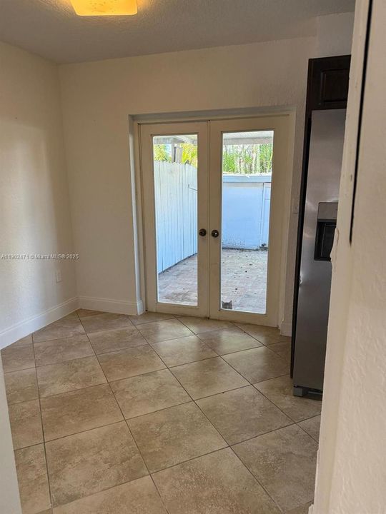 Active With Contract: $2,450 (3 beds, 2 baths, 1025 Square Feet)