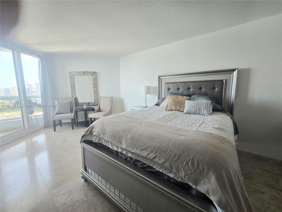 For Sale: $850,000 (2 beds, 2 baths, 1496 Square Feet)