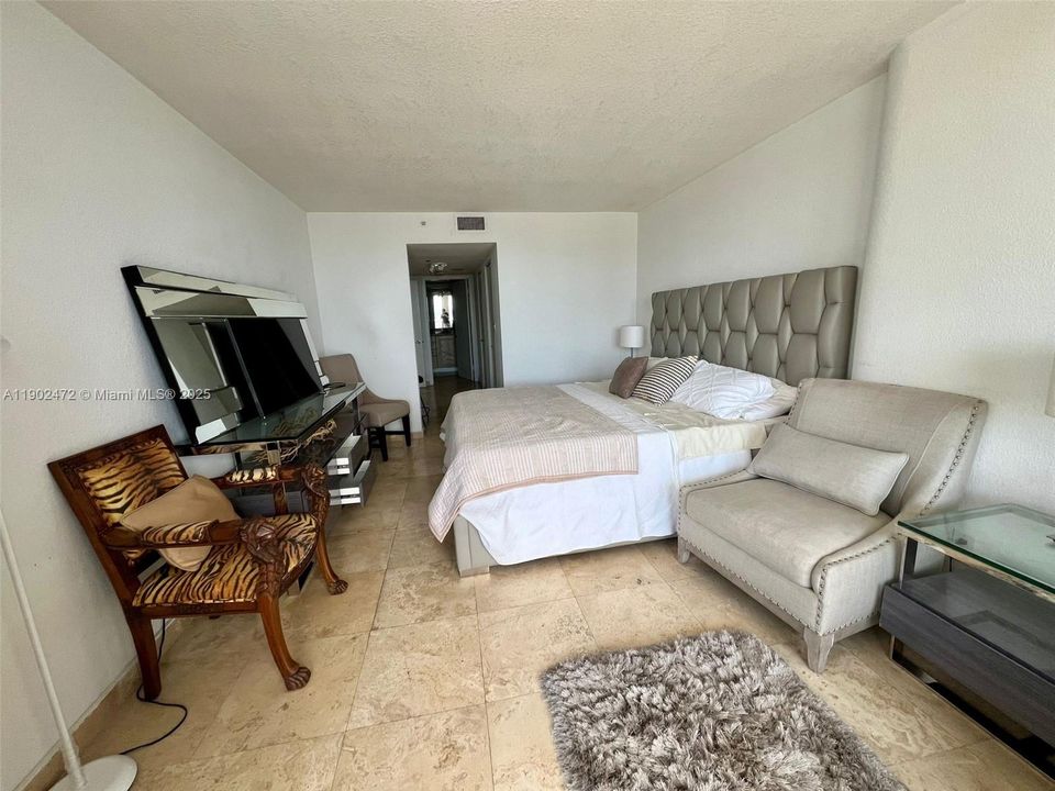 For Sale: $850,000 (2 beds, 2 baths, 1496 Square Feet)