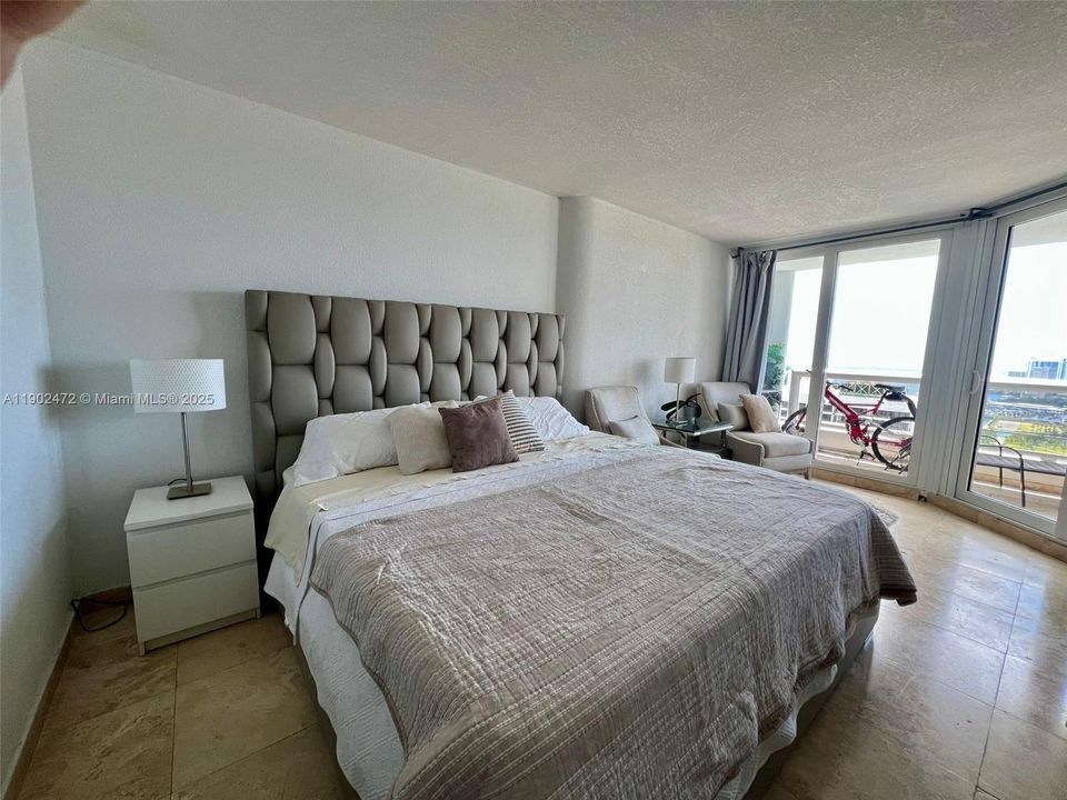 For Sale: $850,000 (2 beds, 2 baths, 1496 Square Feet)