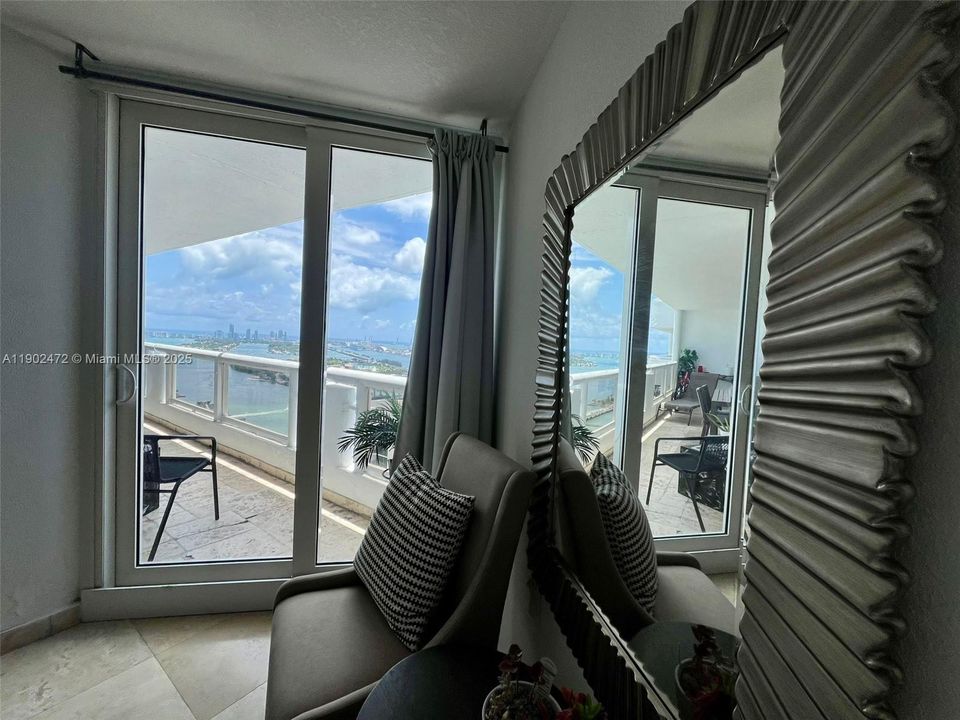 For Sale: $850,000 (2 beds, 2 baths, 1496 Square Feet)