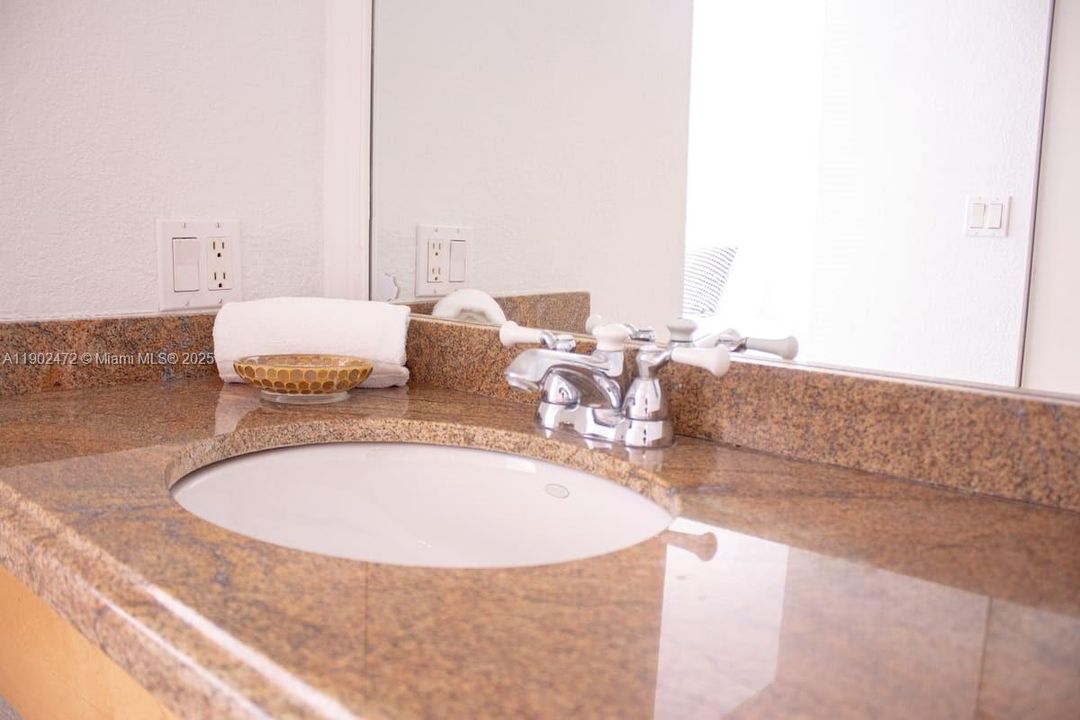 For Sale: $850,000 (2 beds, 2 baths, 1496 Square Feet)