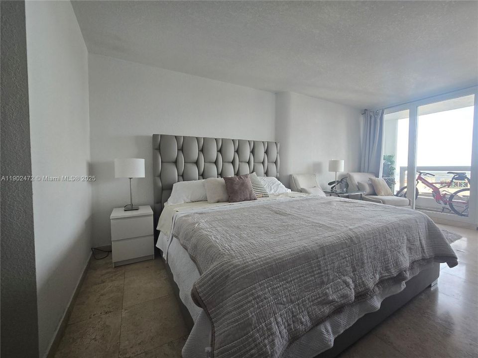 For Sale: $850,000 (2 beds, 2 baths, 1496 Square Feet)