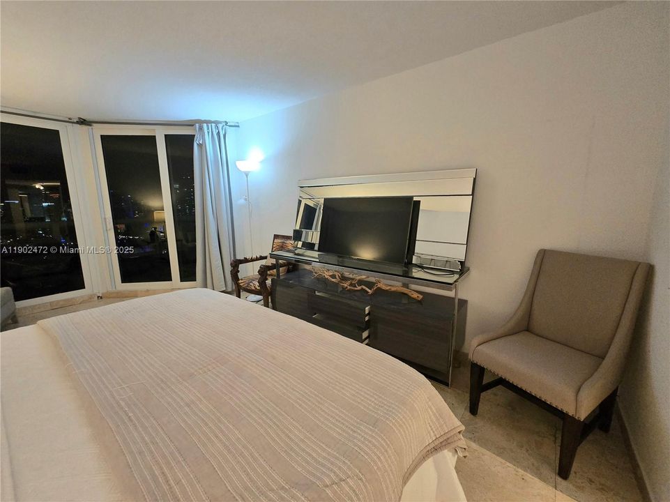 For Sale: $850,000 (2 beds, 2 baths, 1496 Square Feet)