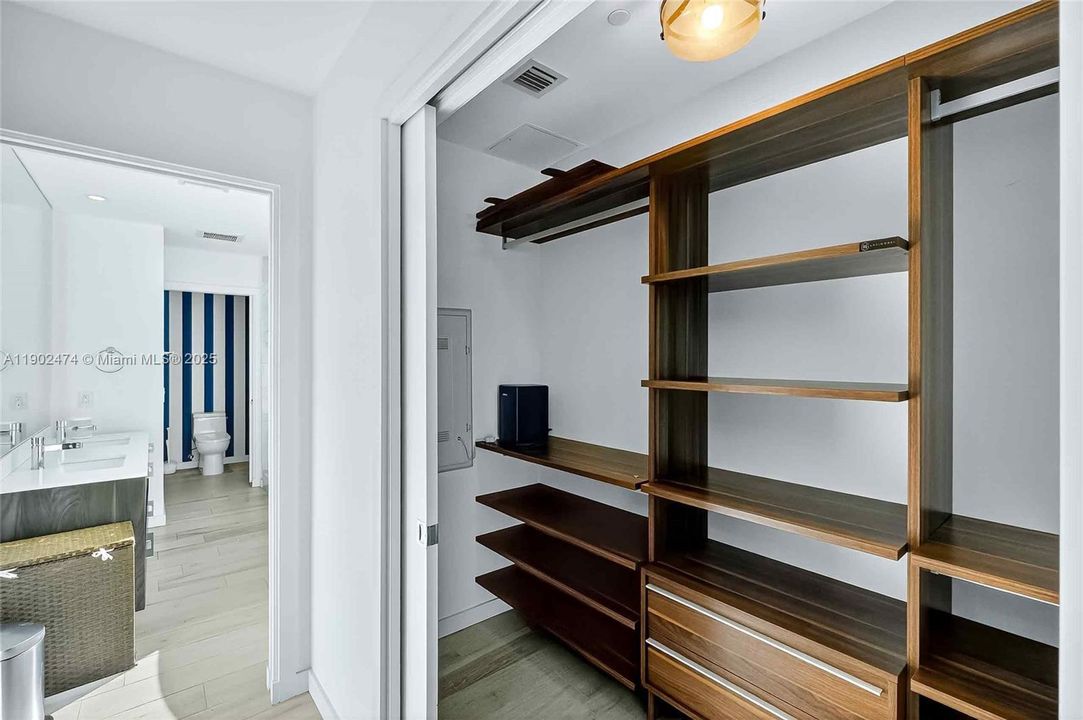 Active With Contract: $12,000 (3 beds, 3 baths, 1650 Square Feet)