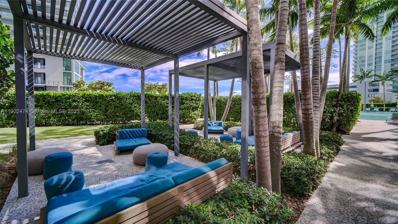 Active With Contract: $12,000 (3 beds, 3 baths, 1650 Square Feet)