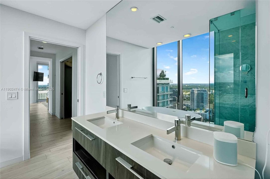 Active With Contract: $12,000 (3 beds, 3 baths, 1650 Square Feet)