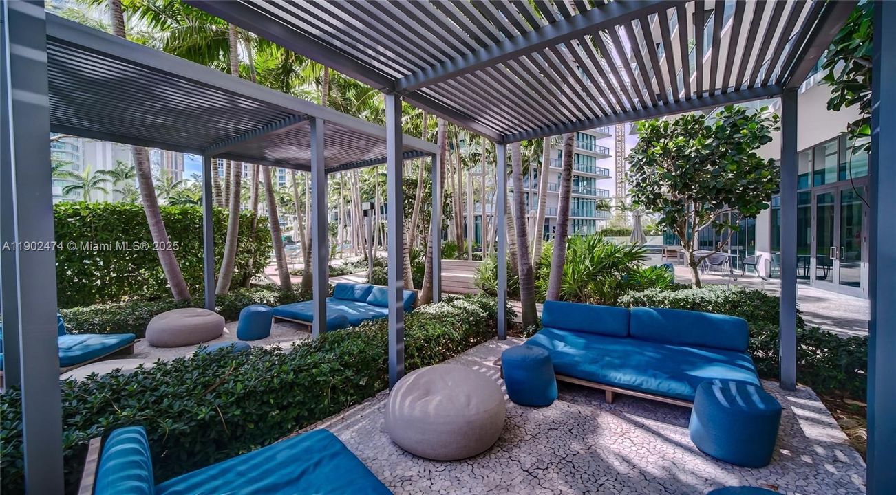 Active With Contract: $12,000 (3 beds, 3 baths, 1650 Square Feet)