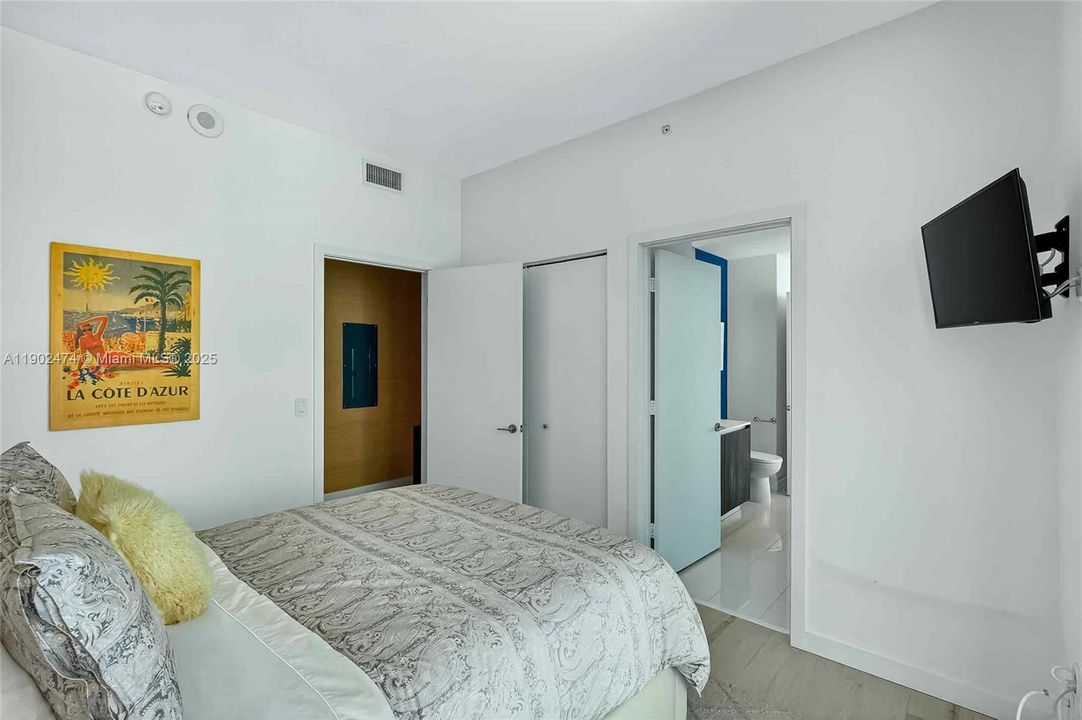 Active With Contract: $12,000 (3 beds, 3 baths, 1650 Square Feet)