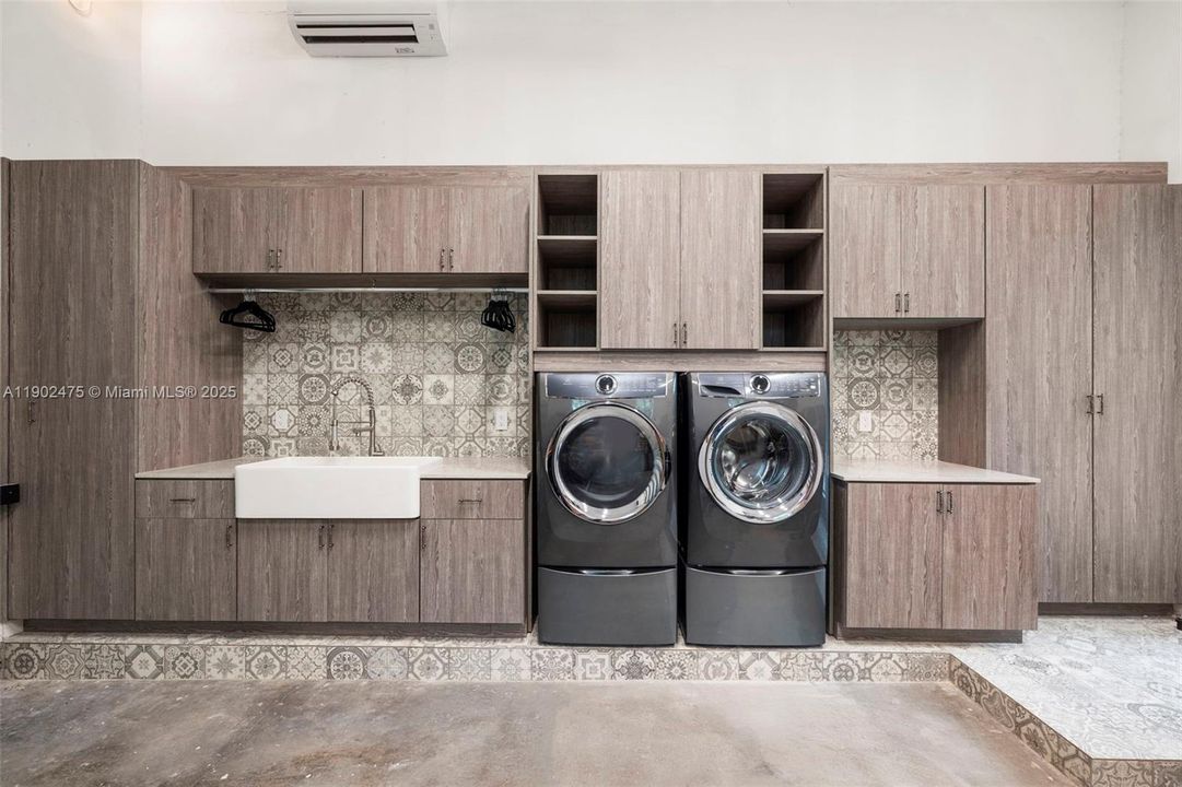 For Sale: $7,500,000 (4 beds, 4 baths, 3579 Square Feet)