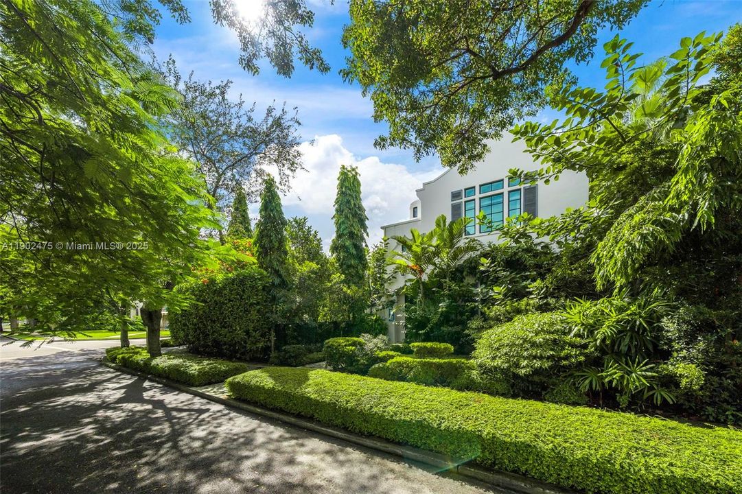 For Sale: $7,500,000 (4 beds, 4 baths, 3579 Square Feet)