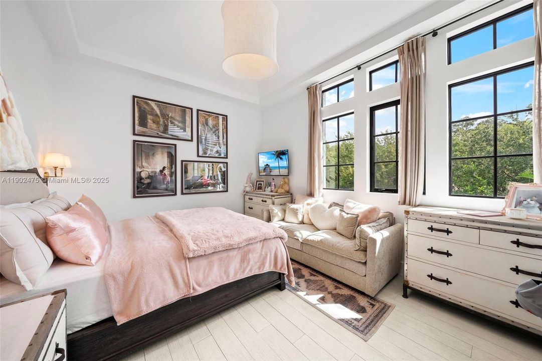 For Sale: $7,500,000 (4 beds, 4 baths, 3579 Square Feet)