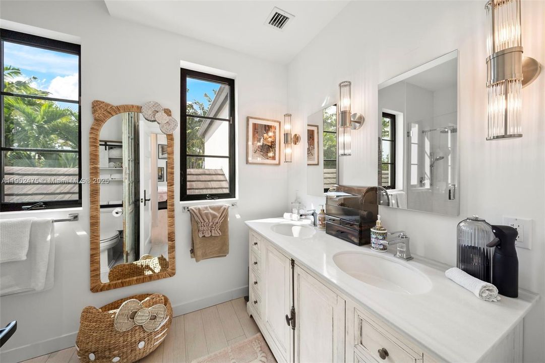 For Sale: $7,500,000 (4 beds, 4 baths, 3579 Square Feet)