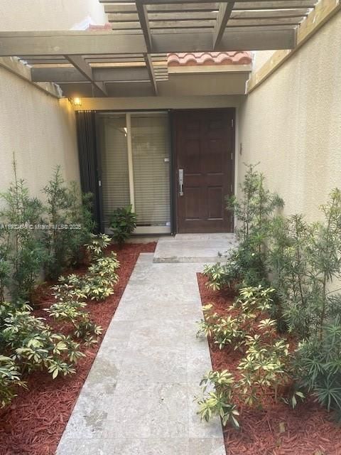 For Rent: $4,500 (3 beds, 3 baths, 2019 Square Feet)