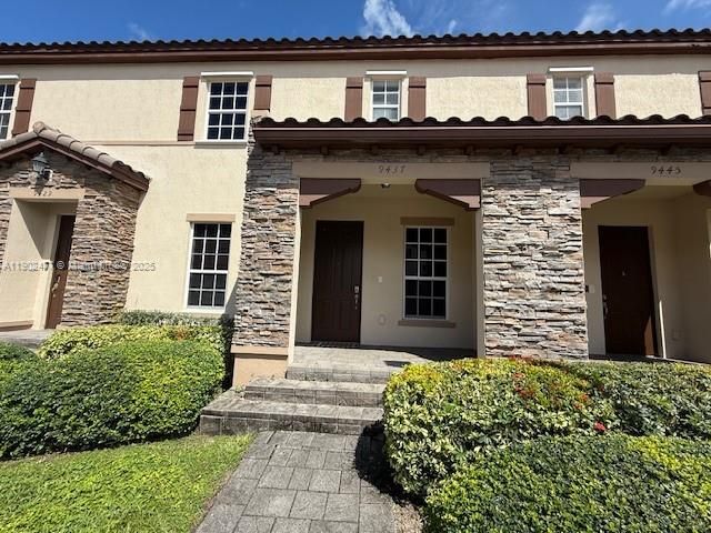 For Rent: $3,200 (4 beds, 3 baths, 2312 Square Feet)