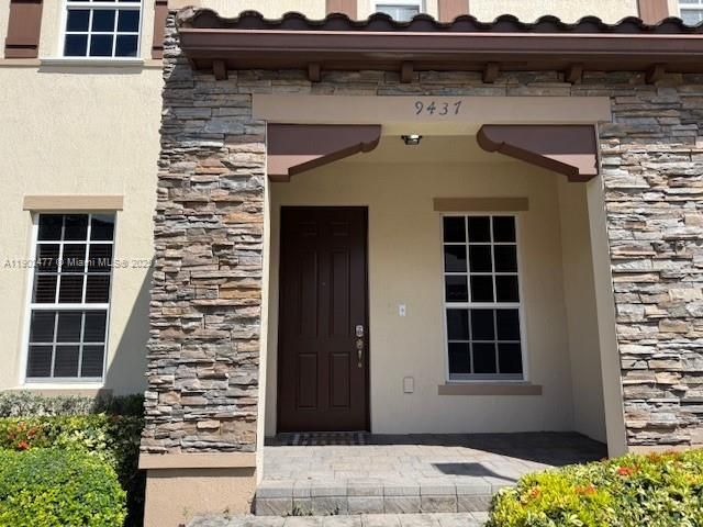 For Rent: $3,200 (4 beds, 3 baths, 2312 Square Feet)