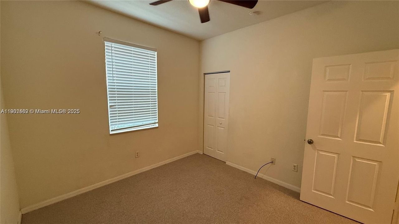 合同活跃: $325,000 (3 贝兹, 2 浴室, 1315 平方英尺)