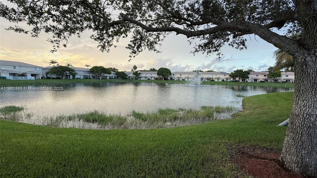 合同活跃: $325,000 (3 贝兹, 2 浴室, 1315 平方英尺)