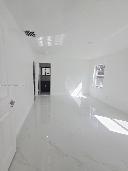 Recently Rented: $4,300 (4 beds, 3 baths, 1863 Square Feet)