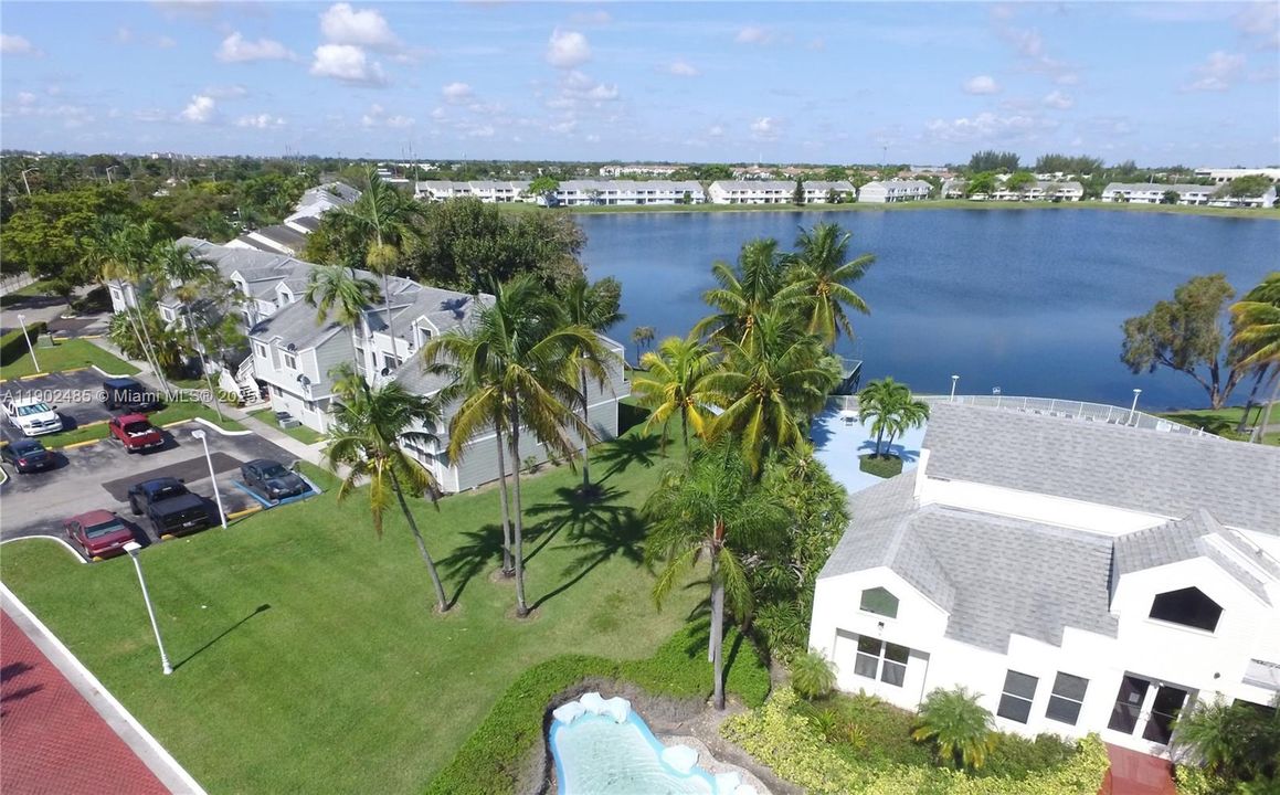 For Sale: $185,000 (2 beds, 2 baths, 1096 Square Feet)