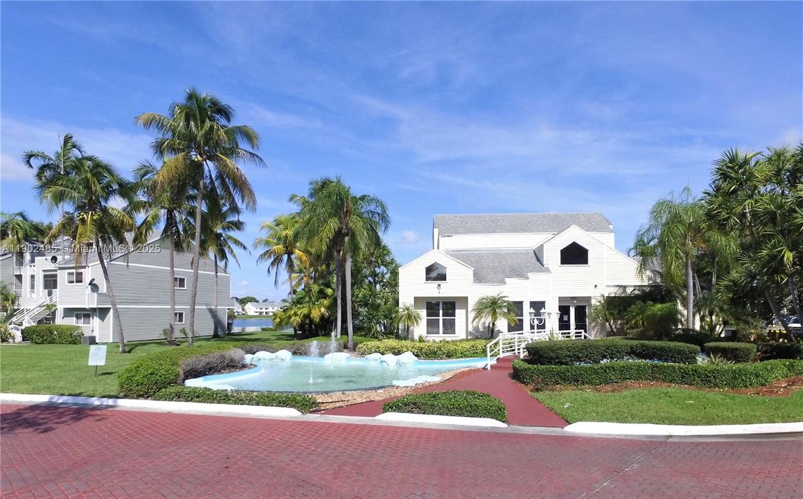 For Sale: $185,000 (2 beds, 2 baths, 1096 Square Feet)