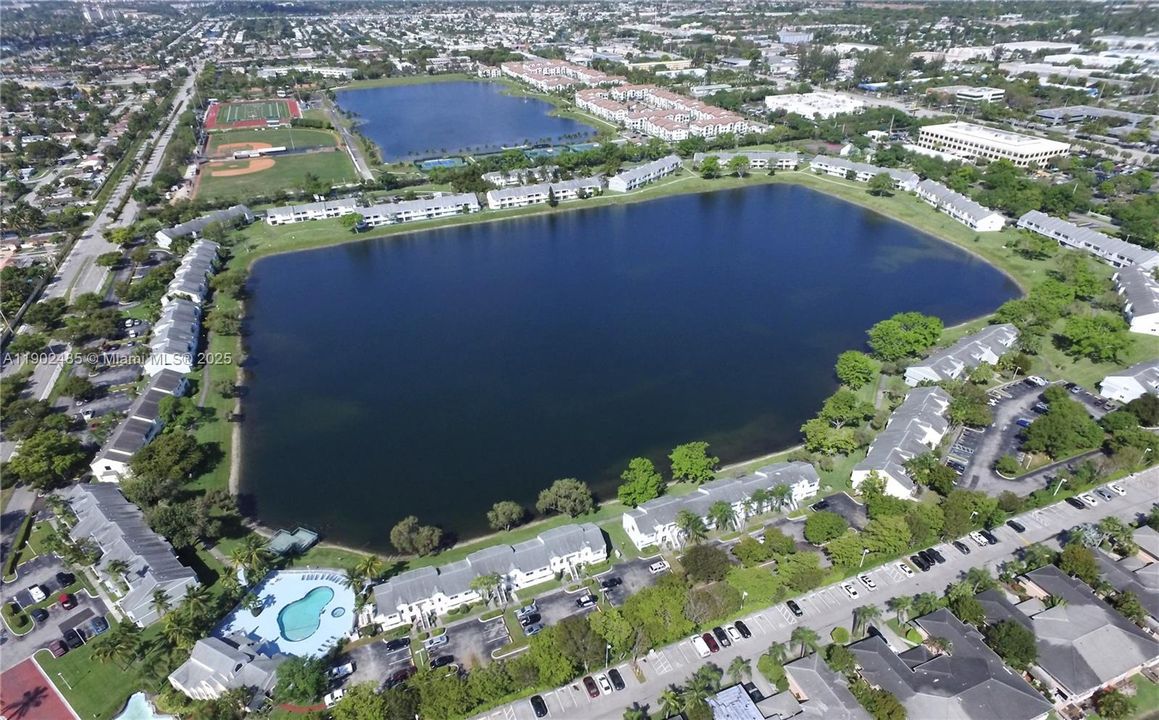 For Sale: $185,000 (2 beds, 2 baths, 1096 Square Feet)