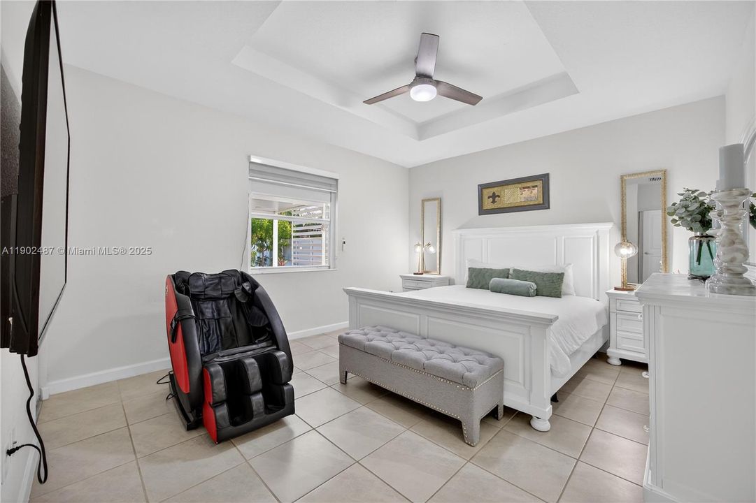 出租: $4,000 (4 贝兹, 3 浴室, 1870 平方英尺)