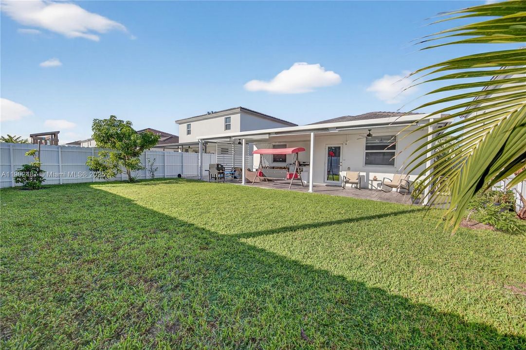 出租: $4,000 (4 贝兹, 3 浴室, 1870 平方英尺)