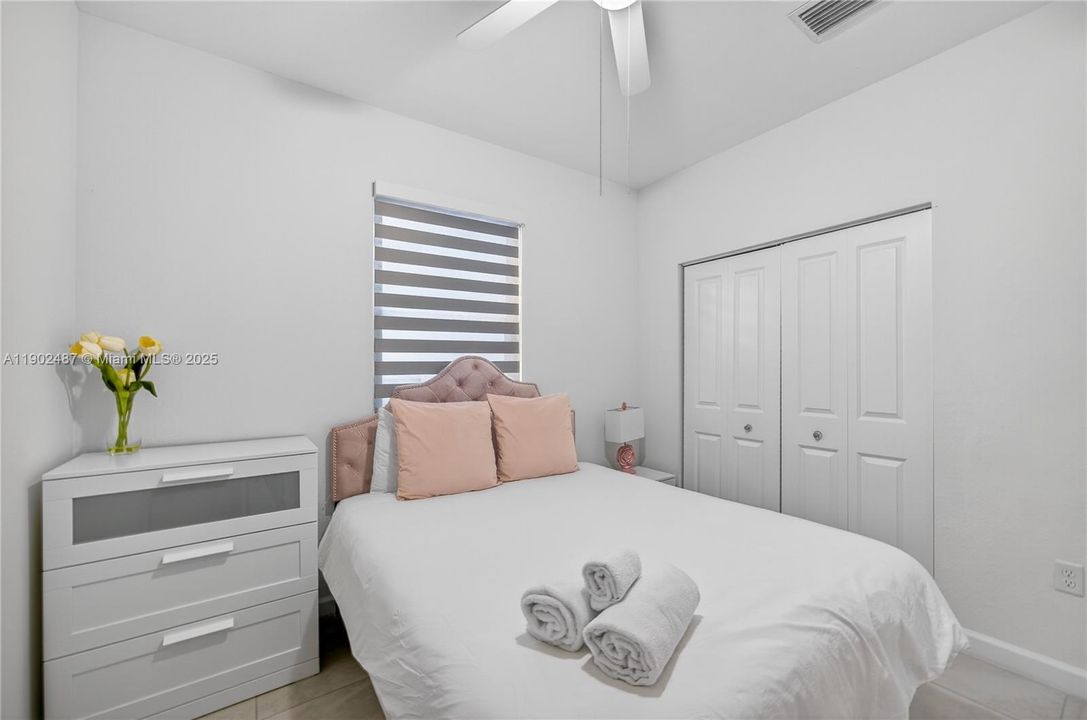 出租: $4,000 (4 贝兹, 3 浴室, 1870 平方英尺)