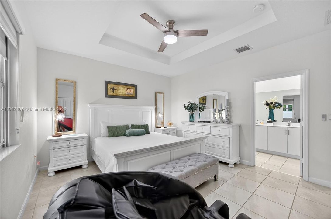 出租: $4,000 (4 贝兹, 3 浴室, 1870 平方英尺)