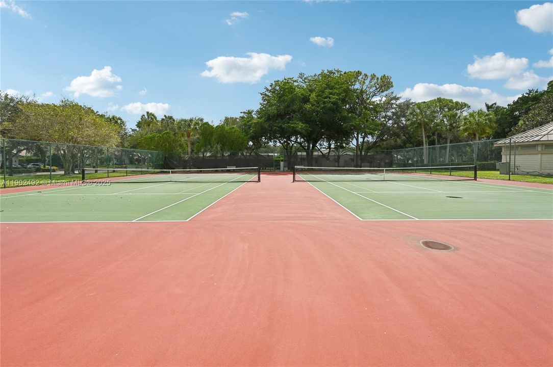 На продажу: $1,425,000 (5 спален, 3 ванн, 3222 Квадратных фут)