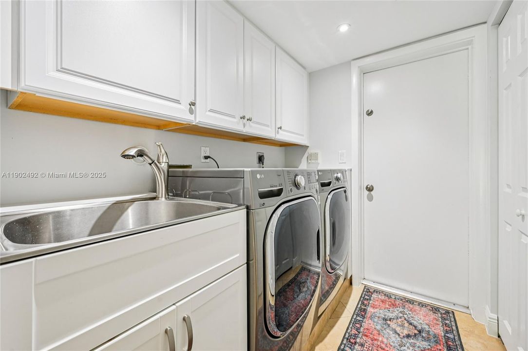 На продажу: $1,425,000 (5 спален, 3 ванн, 3222 Квадратных фут)