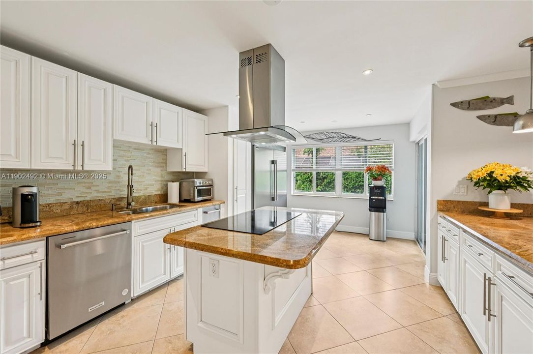 На продажу: $1,425,000 (5 спален, 3 ванн, 3222 Квадратных фут)